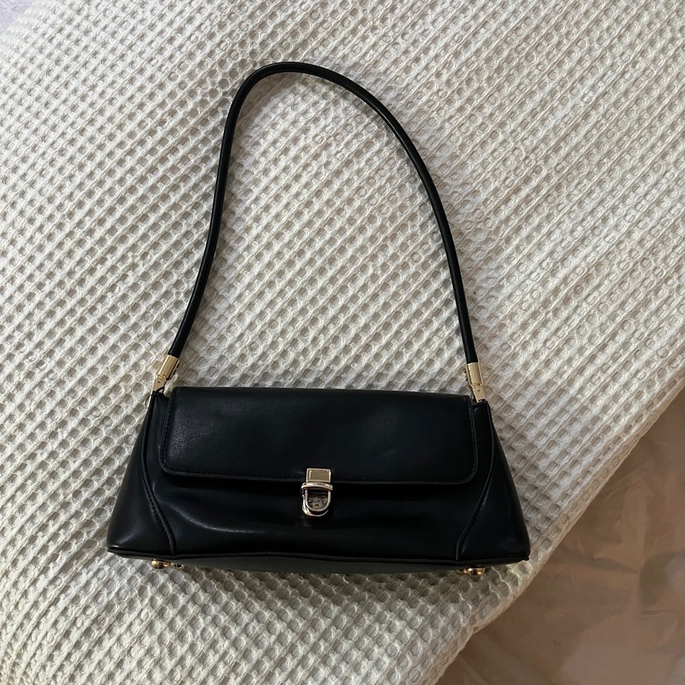 Chic Black Leather Shoulder Bag